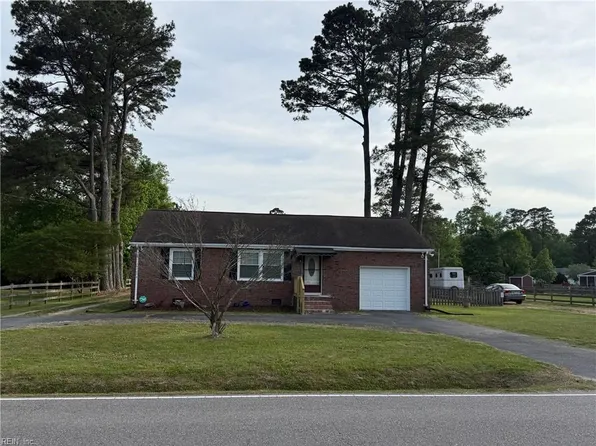 237 Hickory Rd E, Chesapeake, VA 23322