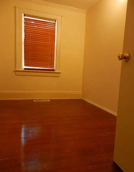$400/m room for rent
