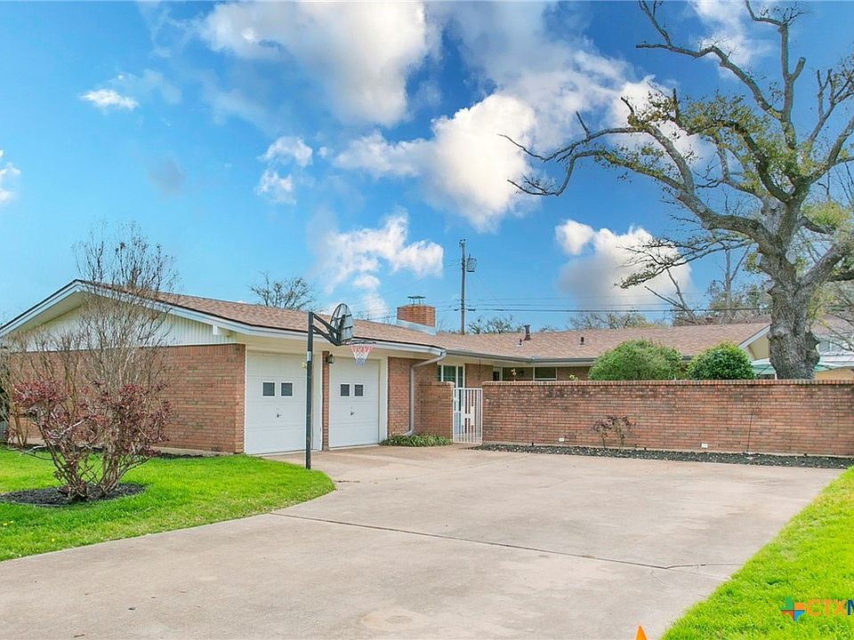 1st image of 3205 Oakdale Dr