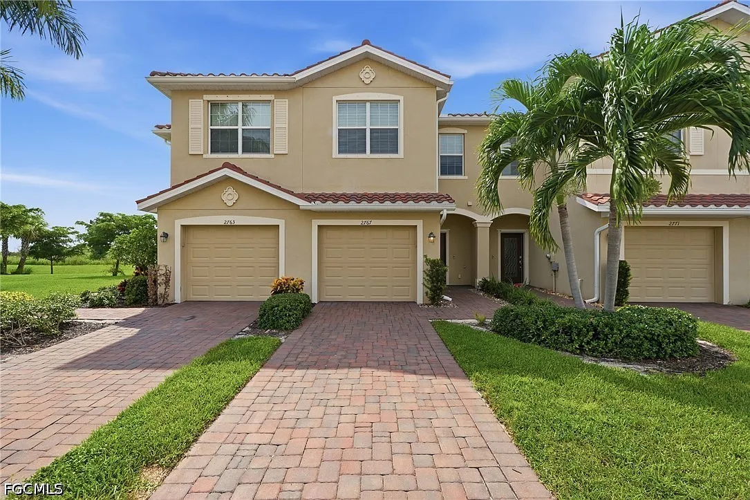 3 bed, 2.5 bath, 1879 sqft, $2,200 — Photo 1
