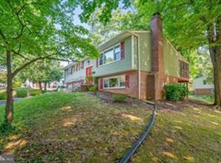 9821 Hampton Ln, Fairfax, VA 22030