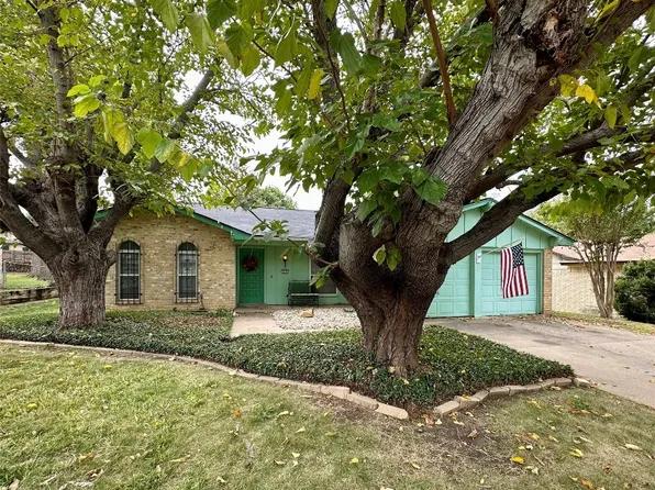 418 Durham Dr, Arlington, TX 76014