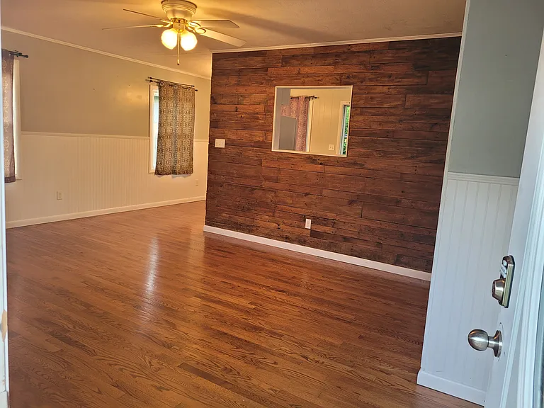 111 Mayor Ave — Photo 4