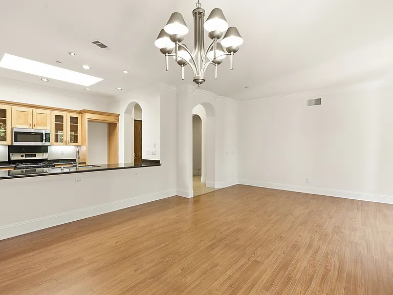 10305 Almayo Ave #404 — Photo 26