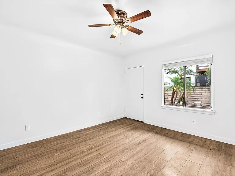 636 Linden Ave — Photo 1