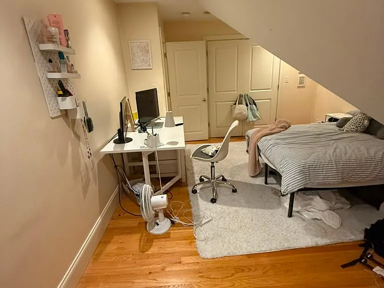 25 Lothrop St #2U — Photo 4