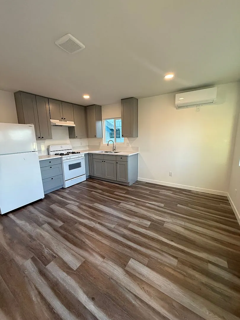 Beautiful 2 Bedroom. Must See! — Photo 4