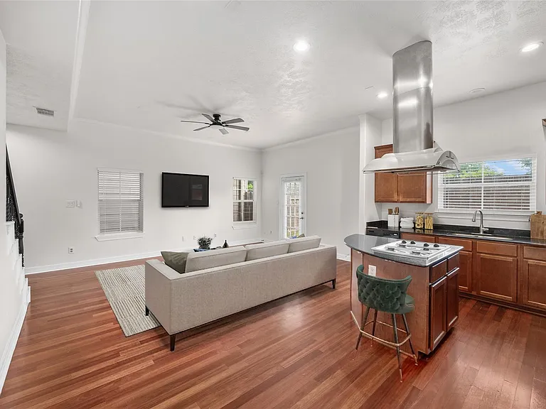 907 McKinney Park Ln — Photo 14