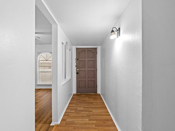 2nd image of 2918 Pinewood Dr