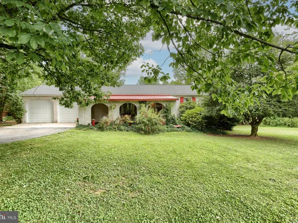 11 Wagner St, Hummelstown, PA 17036