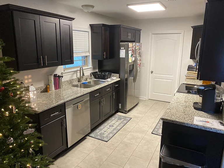 White Oak Ln — Photo 3