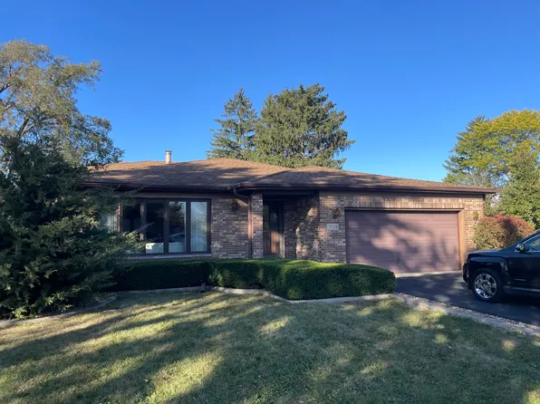 600 Redwood Ln, Lisle, IL 60532