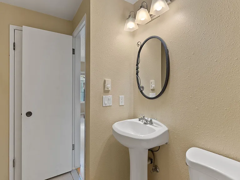 8612 N Mayfair St #6 — Photo 13