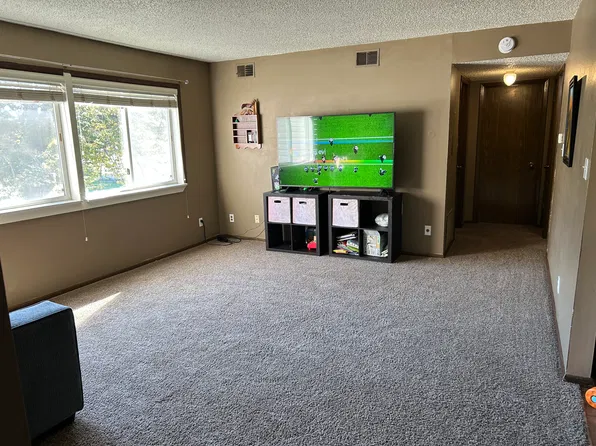 1706 Waterloo Rd, Cedar Falls, IA 50613