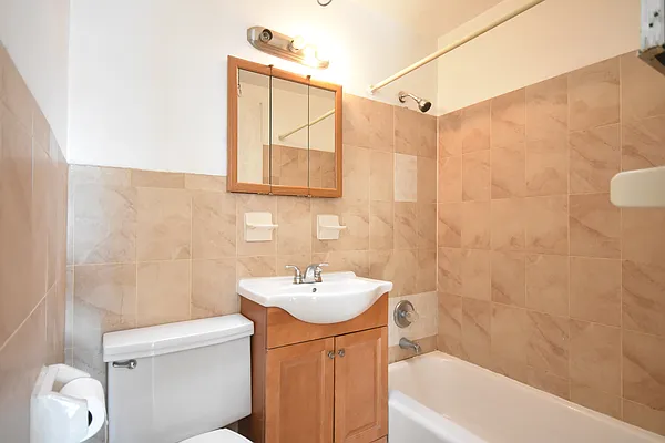 Rented by Green Line Realty | media 20