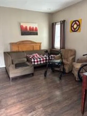 6 bed, $700 — Photo 3