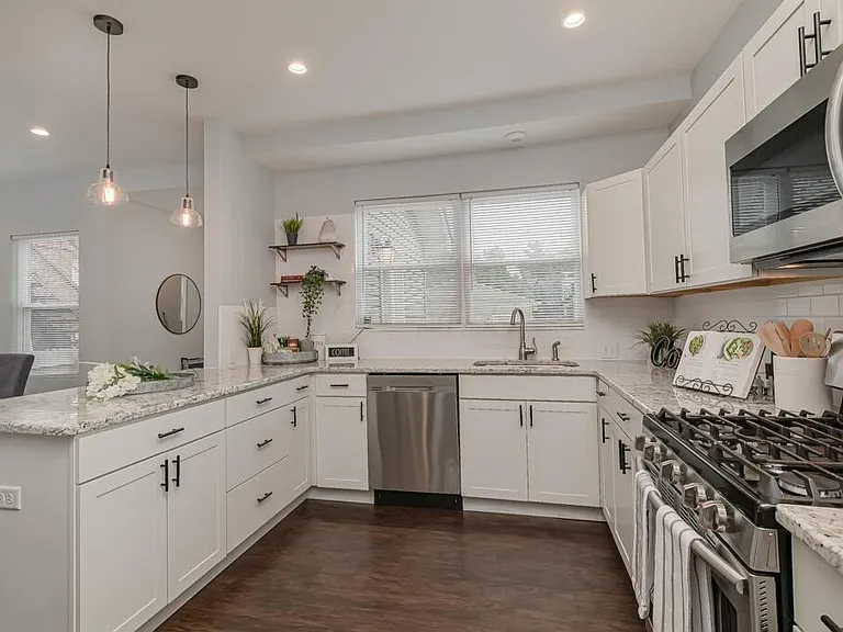 1118 E Whittier St — Photo 12
