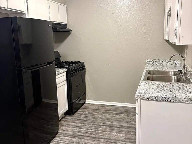 Bryant Grove Apartments — Photo 57