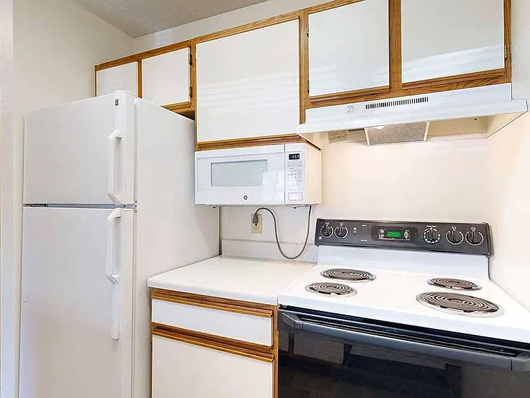 Highland View Apartments — Photo 54