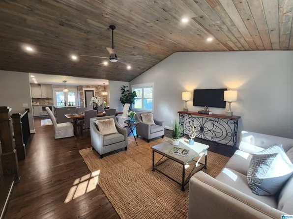 991 Robin Dr, Mount Olive, AL 35117