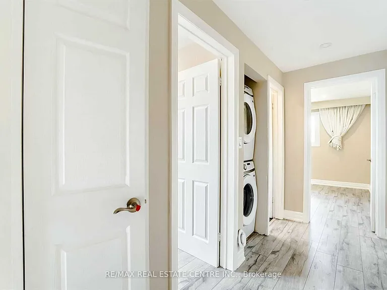 3385 Ellengale Dr #UPPER — Photo 15