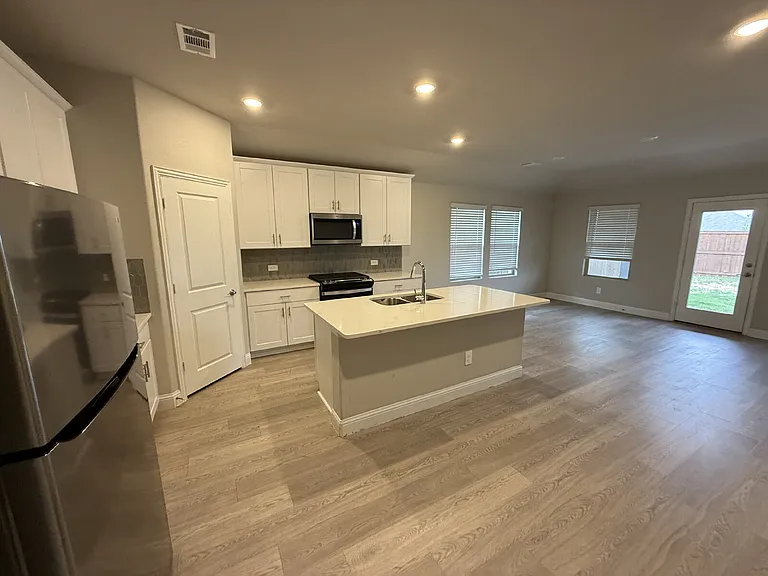 702 Williams Way — Photo 4