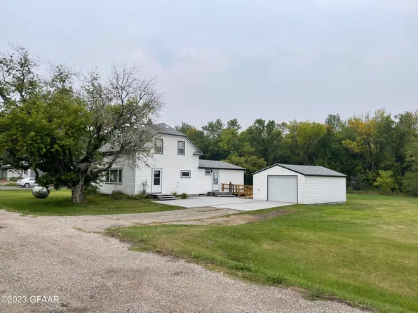 8 Jackson St, Pisek, ND 58273
