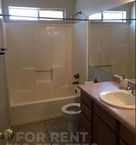 3001 W Hampshire Ct — Photo 8