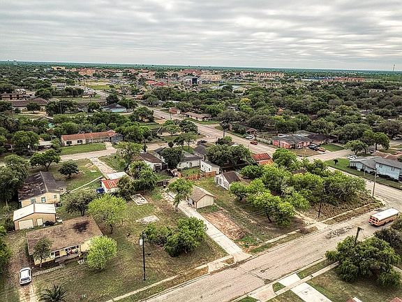 3rd image of 725 W Avenue I #2