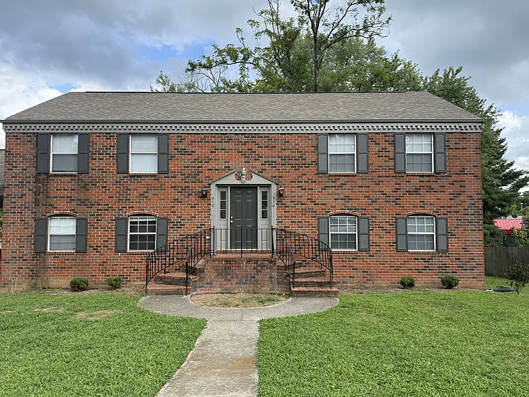 910 Georgia Cir NW — Photo 1