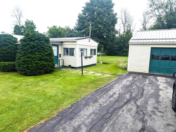 35 Champlain St, Rouses Pt, NY 12979