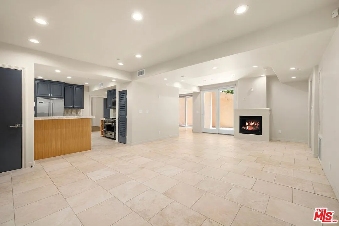 4 bed, 3.5 bath, 2740 sqft, $8,950 — Photo 3