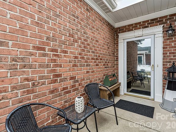 5th image of 8577 Highland Glen Dr