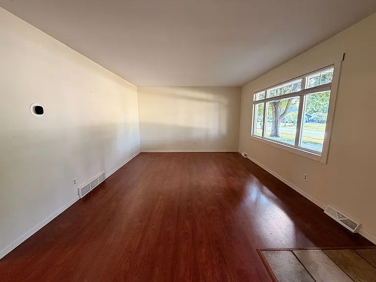 3033 New Holland St — Photo 3