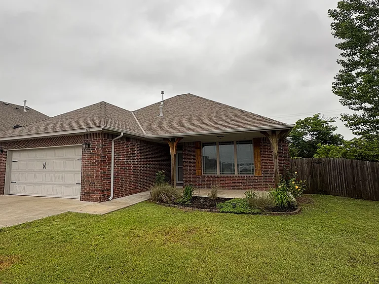 301 Timber Ln — Photo 1