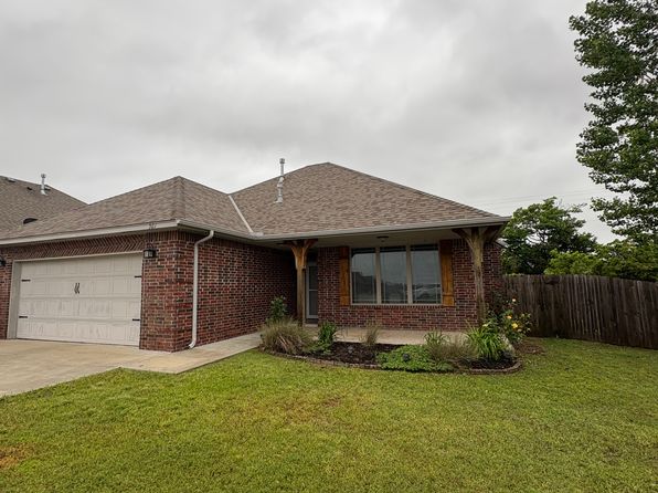 301 Timber Ln, Harrah, OK 73045