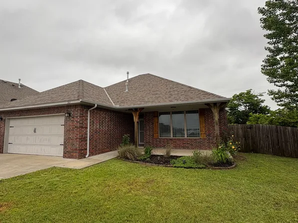 301 Timber Ln, Harrah, OK 73045