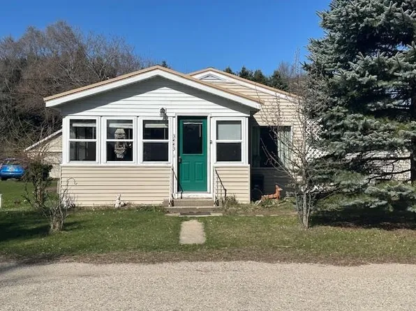 3443 N 5th St, Weidman, MI 48893