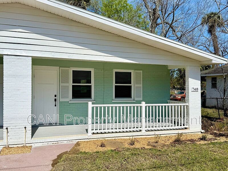 1st image of 748 Bethune St