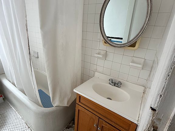 4th image of 35-28 153rd St #4B