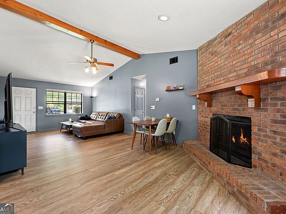 5th image of 129 W Peach Ave