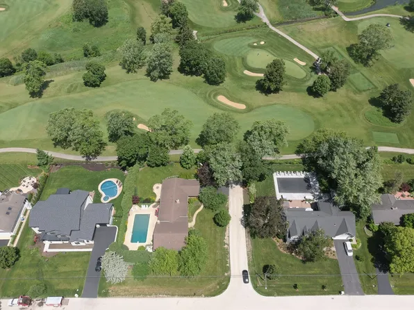 1500 W Blackhawk Dr, Mount Prospect, IL 60056