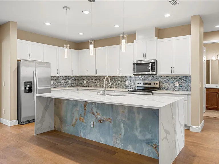 2049 Heart Lake Dr — Photo 8