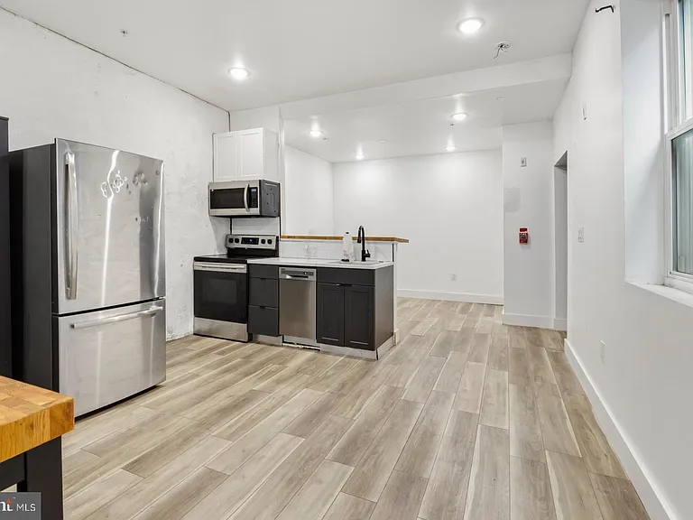 1153 N Front St #1R — Photo 8