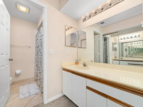 16 Via De Casas Sur #204, Boynton Beach, FL 33426