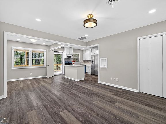 5th image of 3045 Lindon Ln