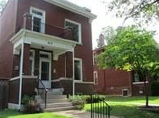 615 Dover Pl, Saint Louis, MO 63111
