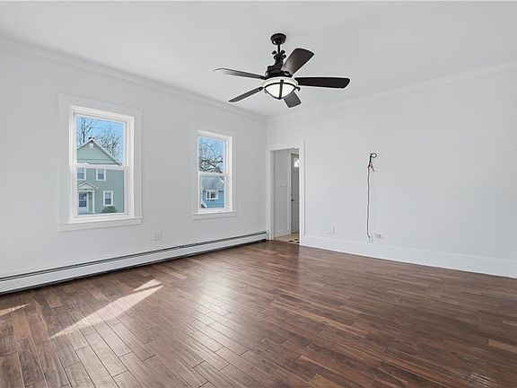 5th image of 32 Broad St