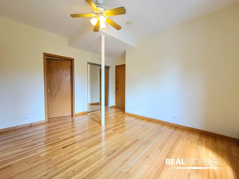 635 W Barry Ave — Photo 9