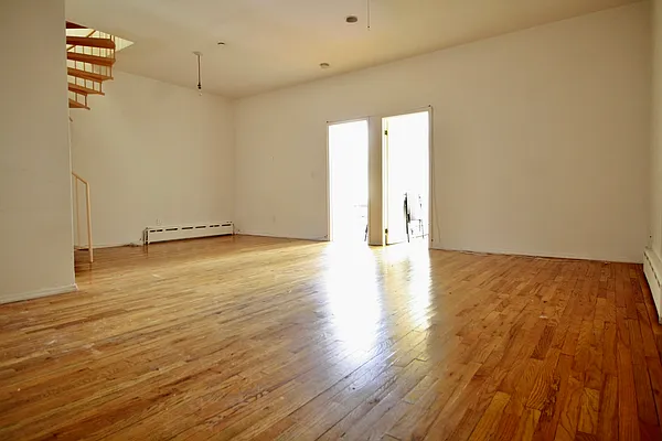 Rented by Grand & Co. | media 4